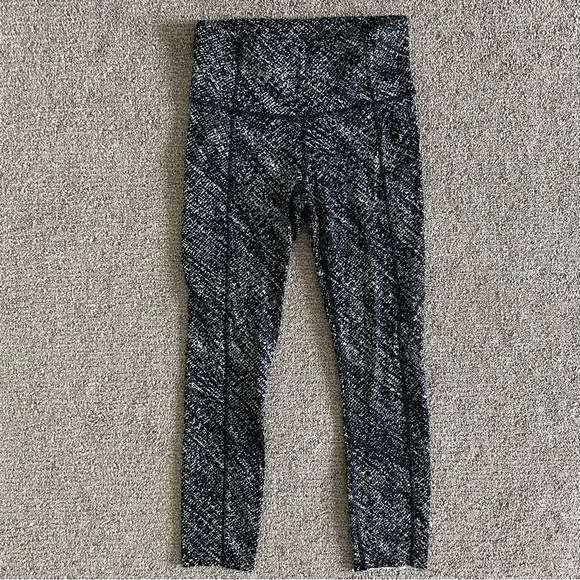 lululemon Fast and Free HR Crop Size 4 - Picture 1 of 9